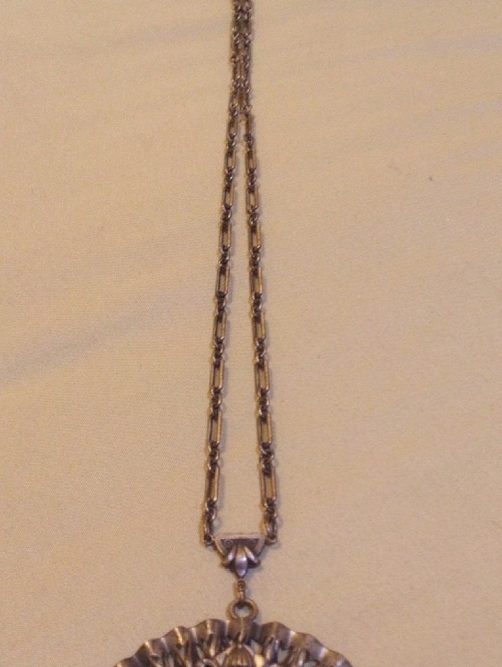 Antique-Style White Stone Medallion Pendant Necklace - Picture 4 of 6
